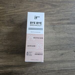 it cosmetics Bye Bye Breakout Concentrated Derma Serum White and Pink Packaging